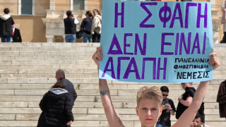 «Η σφαγή δεν είναι αγάπη»: Διαμαρτυρία βίγκαν ακτιβιστών στο Σύνταγμα για το Πάσχα