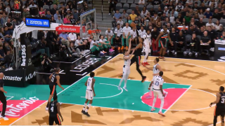 NBA: Ο Πουλακίδας σηκώθηκε για τάπα στον Ουεμπανιάμα, αλλά...