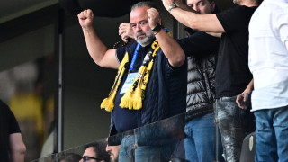 ΑΕΚ-ΠΑΟΚ: Οι... σφιγμένες γροθιές του Ηλιόπουλου στο γκολ του Κοϊτά για το 2-0