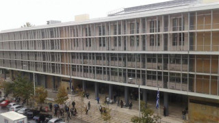 Θεσσαλονίκη: Κοπή βασιλόπιτας στα δικαστήρια κατά των πλειστηριασμών
