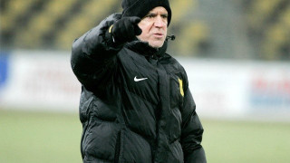 Εξετάζει Μπρούνο       Μέλο Ντος Σάντος ο Αναστόπουλος