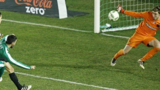 Δεν -Χ-αμογέλασε κανείς στη                  Λεωφόρο