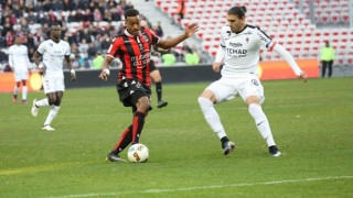 Νέα           γκέλα            της                 Νις