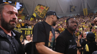 Κατάμεστο το Nick Galis Hall και σύνθημα: «Ρε Γιάννη, έλα εδώ καλό μου παλικάρι...»