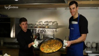 Ο       Κλαβέρ        μαγειρεύει...     παέγια (vid)