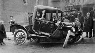 Ελλάδα: Το πρώτο θανατηφόρο τροχαίο, όταν υπήρχαν μόνο 7 αυτοκίνητα!