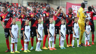 Με την πλάτη στον τοίχο η Γκινγκάμπ