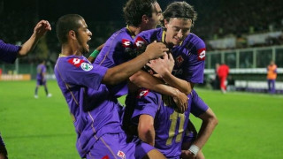 Στις έδρες τους και οι τρεις