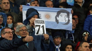 Το... «καλωσόρισμα» της Νάπολι στον Ιγκουαΐν             (vid)