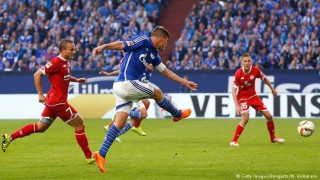 «Κοιτάζει»         Ευρώπη         η           Σάλκε (vid)