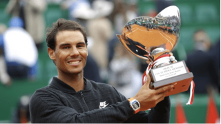 Ο βασιλιάς του χώματος        επέστρεψε στους τίτλους