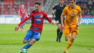 Ο τίτλος στα χέρια της              Βικτόρια Πλζεν