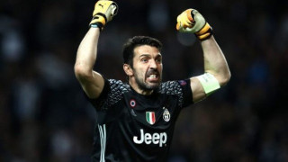 Αφού πήγε στον τελικό, είπε να κάνει και το τσιγαράκι του (Pic)