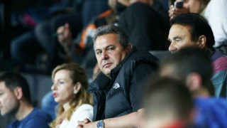 Χειρονομίες Καμμένου σε οπαδούς του Ολυμπιακού σε αγώνα πόλο (pic)