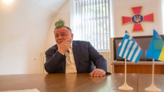 Υπάρχει αξιολογότερος                 από τον κ. Μπούμπουρα;