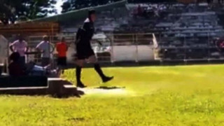 Διαιτητής έβγαλε περίστροφο και χειροπέδες για να πιάσει παίκτη!