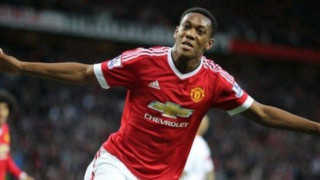 Κοιτάζει Μαρσιάλ                                        η Άρσεναλ