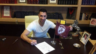 Υπέγραψε      στην      ΑΕΛ        ο          Περόνε