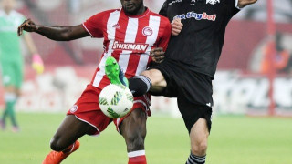 Ο     κόσμος        αγωνιά,  «θολό»      το    τοπίο