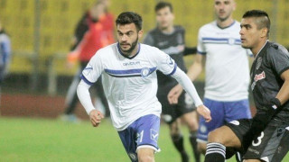 Υπογράφει στη Λάρισα ο Δημήτρης            Γροντής