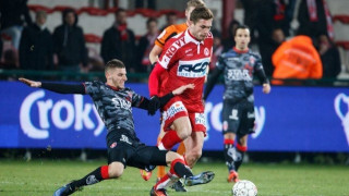 Κάνει «σεφτέ»                                      ο Γιάννης