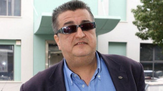 VIRAL: Ο  Λάμπρος  Σκόρδας  με  ροζ  φλαμίνγκο (pic)