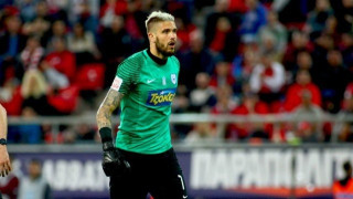 Στην αναμονή                           ο Πασχαλάκης