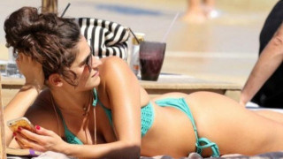 Η πίσω όψη - κόλαση της Χριστίνας Μπόμπα στη Μύκονο! (pics)