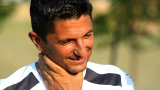 Μακάρι να μην          κάνει κι αυτός το ίδιο λάθος