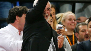 Ιερή          υποχρέωση…  πρόσω                ολοταχώς