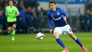 Στη γωνία          για Γκορέτσκα      η Γιουβέντους