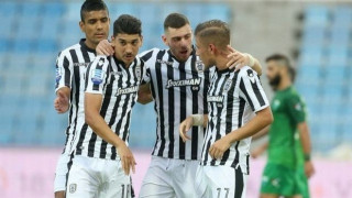 Μπαλάρα με                   ελληνική τριάδα φωτιά