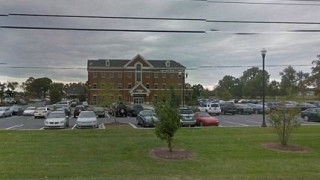 Ξύπνησε από αναισθησία φορώντας ροζ γυναικείο εσώρουχο