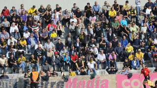 Κάποιος πρέπει να αδειάσει τη γωνιά...