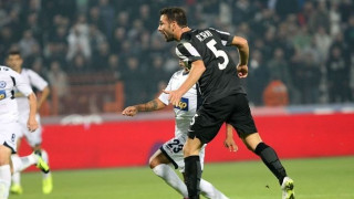 Γιατί στα αποδυτήρια του ΠΑΟΚ θυμήθηκαν τον Φαν Πέρσι