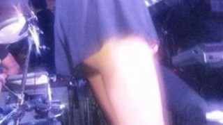 Τσιφτετέλι χωρίς εσώρουχο Ελληνίδα σεξοβόμβα! (pics)