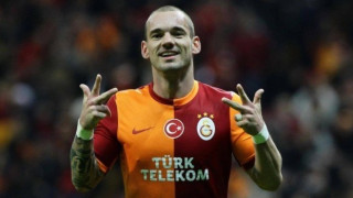 Απίστευτο γκολ από τον Σνάιντερ ! (VIDEO)