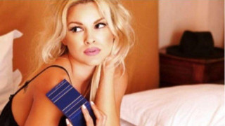 Ρίχνει το Instagram η Βίκυ Κάβουρα με εσώρουχα (pics)