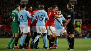 Χαμός στα αποδυτήρια του Ολντ Τράφορντ, χτυπήθηκε ο Μουρίνιο