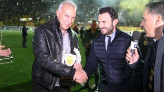 Τα «χρόνια πολλά» του Καρυπίδη στον Νίκο Γκάλη (pic)