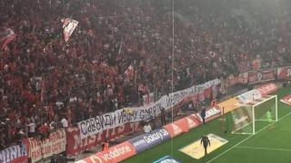 Παρέμεινε η ποινή του Ολυμπιακού για το υβριστικό πανό κατά Σαββίδη