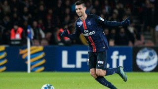 «Γλυκοκοιτάζει» Παστόρε η                     Ίντερ