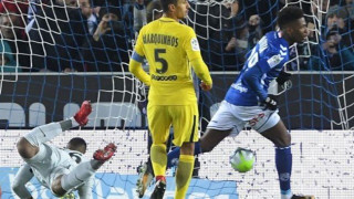 Στο Χ η Κονσολάτ, στο Χ η Μπεζιέρ, στο Χ και η Βενέτσια