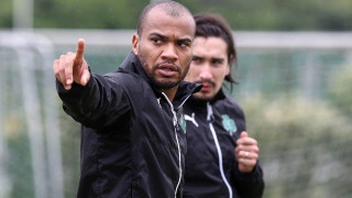 Επιτέλους,     τέλος     στη     φαρσοκωμωδία    Μολέντο