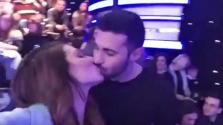 Βασάλος - Βαλαβάνη: Το τρυφερό φιλί μπροστά στην κάμερα (BINTEO)