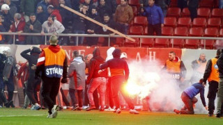 «Εγκλωβισμένη» στα αποδυτήρια η αποστολή της ΑΕΚ λόγω των επεισοδίων!