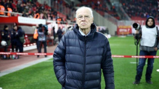 «Δεν έχω                          παρεκτραπεί ποτέ»