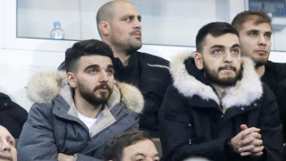 Στο Περιστέρι            Γιώργος και Νίκος Σαββίδης!