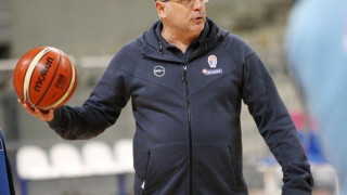 Το ρολόι δείχνει                               Ελλάδα