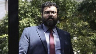 Άλλα λόγια να αγαπιόμαστε       απ' όλες τις πλευρές